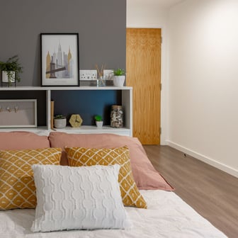 Gold En Suite - Image 2